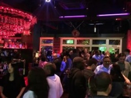 10月8日(土) 六本木 スタッフ全員外国人のバーラウンジでGaitomo国際交流パーティー