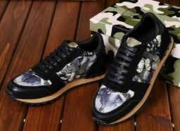 も抜群の存在感ヴァレンティノ スーパーコピーシューズ