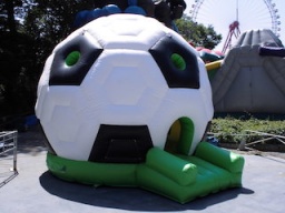 サッカードームふわふわ | ハウスクエア横浜