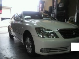 TOYOTA、クラウン、タイヤ4本工賃込みにて激安販売中！