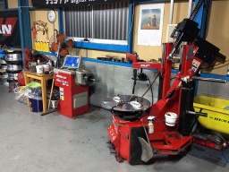 持ち込みタイヤ交換 和泉市・泉大津市・高石市・岸和田市・堺市・貝塚市など