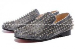  ルブタン コピー ロングブーツのおしゃれなコーデ