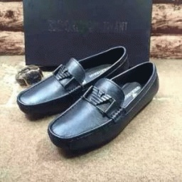 独特の質感と上品な素材を採用するアルマーニ コピー