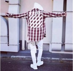 3アイテムがセットになったスペシャルオフホワイト 半袖Tシャツ 激安を製作