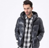 デュベティカ コピーを象徴する定番コレクション発表