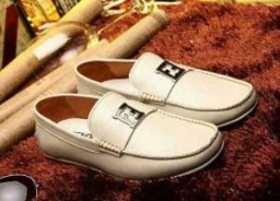 2016秋冬存在感のある FENDI フェンディ スニーカー