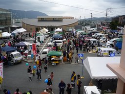 須恵軽トラ市「のっこらしょ」