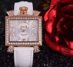 相性抜群で高級感ガガミラノ コピーウォッチ