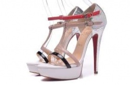 ルブタン パンプス 偽物 の色で遊ぶなら