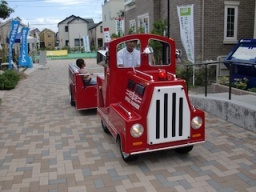 ファイアートラックで場内散策 | ハウスクエア横浜