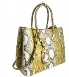 男女問わずお使い頂けるprada コピートート