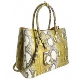 男女問わずお使い頂けるprada コピートート