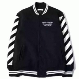 個性的な雰囲気を演出するオフ ホワイト 偽物