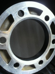 6穴用アルミホイール センターボア拡大加工 　アルミホイール加工大阪　奈良　和歌山