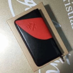 毎日でも飽きないシックなカラーも魅力ルブタン スーパーコピー財布