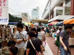 手づくりマルシェ アキフェス&とっておきの音楽祭inえきまえ2017
