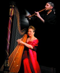天使が奏でる竪琴と竹笛による癒しのメロディ 神戸旧居留地の歴史建築でコンサート