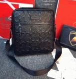 重厚感漂うコーチ 偽物ショルダーバッグ