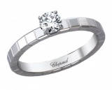 シンプルで華奢ながらも、エレガントな大人のショパール コピージュエリー