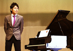 ハーモニスト・ユースケ「癒しのピアノ・ミニコンサート」at MALibu