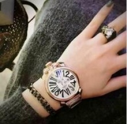 インデックスと針の視認性を確保するガガミラノ マヌアーレ コピー