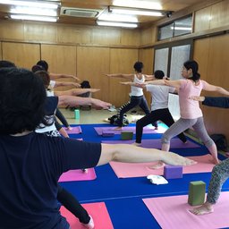 川崎平間　法田寺　お寺ヨガ
