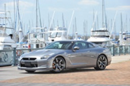 横浜みなとみらい初の高級レンタカーショップ 「ゼウスレンタカー」オープン!