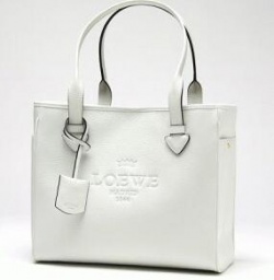 大容量の特徴がポイントロエベ バッグ コピー