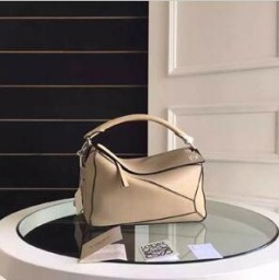 収納ポケットが充実するバッグ