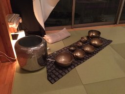 空中でシンキングボウル体験！　エアロ（空中）・スローヨガ体験者募集