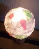  府中市美術館　オープンプログラム「電球型ランプシェードをつくろう！」