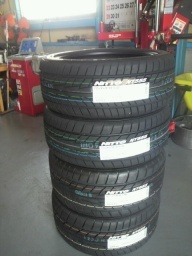 NITTO、NT555　　タイヤ4本工賃込みにて激安