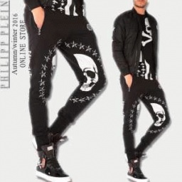 個性的なデザインを採用するフィリッププレイン コピーパンツ