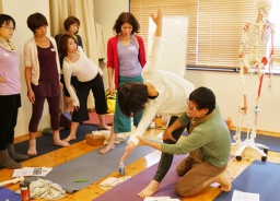 浜松市西区＜ヨガ講座：4/9（日）開催＞”膝の痛み”に悩んでいませんか？ヨガを通して膝について...