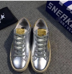 光沢感あるGOLDEN GOOSE ゴールデングース シューズ スニーカー ローカット 靴