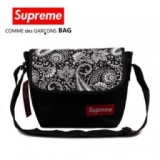 お買い得大人気なSUPREME ボックスロゴ 総柄 ポリエステル 収納力に優れるシュプリーム メンズ...