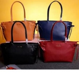 見た目以上に収納力があるミュウミュウ コピーバッグ