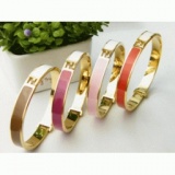 飾りにぴったり！秋冬限定人気アイテム 新着 フェンディ バングル_品質保証