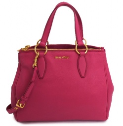 シンプルで持ちやすいミュウミュウ コピーBAG