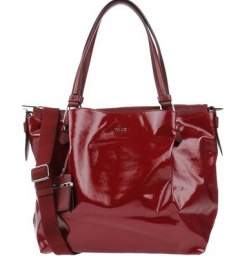 決めすぎない抜け感を表現したトッズ スーパーコピーバッグ