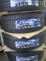 グッドイヤー　LS2000　HBⅡ　/　REVSPEC　RS02　タイヤ4本工賃込みにて格安販売中