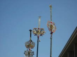 10/14（月） 【秋祭】粟田祭り 剣鉾を見て、粟田の神輿とともに歩くツアー : 京都の観光ガイド...