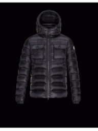 抜群のあたたかさを実現し、満足いただけるモンクレールダウンジャケット