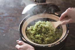 おふろcafe bijinyu　おいしい日本茶研究所 土鍋で炊く緑茶飯