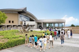 新潟県立歴史博物館友の会主催展覧会「第8回マイ・コレクションワールド」
