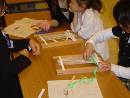 体験コーナー「かんたんさき織り」