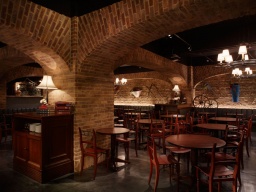 8/5(水)【東京・銀座】お城のような駅近ダイニングで恋活婚活カフェ会★着席スタイルの落ち着い...