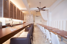 8/6(木)【東京・表参道】ハワイアンダイニングで真夏の恋活婚活カフェ会★着席スタイルの落ち着...