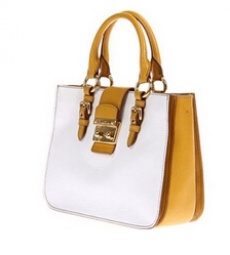 VERSACE ヴェルサーチ　大人気｢Vステッチ｣　