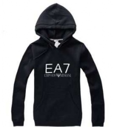 大人っぽコーデに上品な印象をプラスしてくれるアルマーニ コピー 服